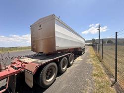 2010 Moore Grain Tippers