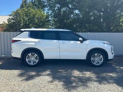 2022 Mitsubishi Outlander ES