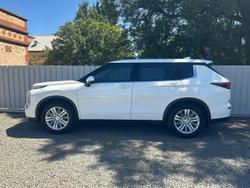 2022 Mitsubishi Outlander ES