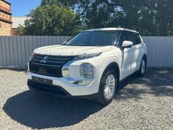 2022 Mitsubishi Outlander ES