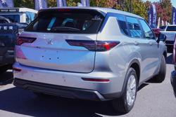 2025 Mitsubishi Outlander ES