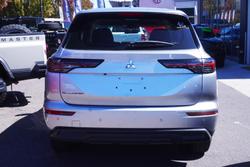 2025 Mitsubishi Outlander ES