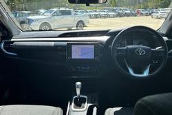 2023 Toyota Hilux SR5