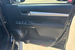 2023 Toyota Hilux SR5