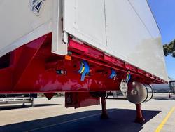 2006 Vawdrey St3 Lead A 12 Pallet Refrigerated Wingliner