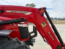 0 Massey Ferguson 5711 Dyna-4