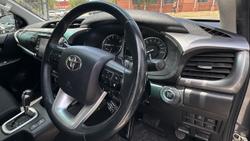 2020 Toyota Hilux SR5