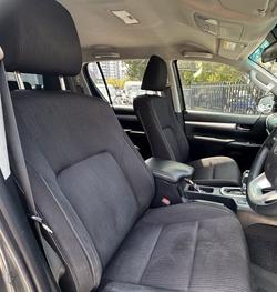 2020 Toyota Hilux SR5