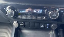 2020 Toyota Hilux SR5