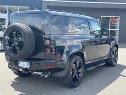 2025 Land Rover Defender 110 P425 X-Dynamic SE