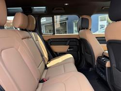 2026 Land Rover Defender 110 P425 X-Dynamic SE