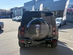 2026 Land Rover Defender 110 P425 X-Dynamic SE