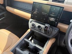 2026 Land Rover Defender 110 P425 X-Dynamic SE