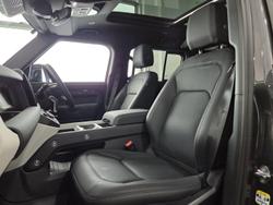 2025 Land Rover Defender 110 D350 X-Dynamic SE