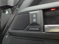 2025 Land Rover Defender 110 D350 X-Dynamic SE