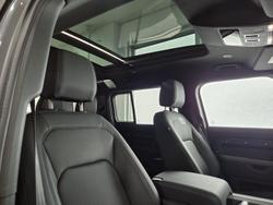 2025 Land Rover Defender 110 D350 X-Dynamic SE