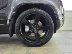 2025 Land Rover Defender 110 D350 X-Dynamic SE