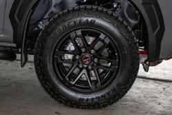 2025 Isuzu D-MAX BLADE