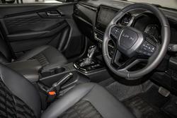 2025 Isuzu D-MAX BLADE