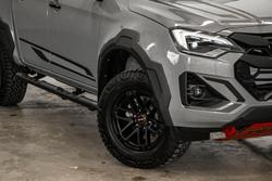 2025 Isuzu D-MAX BLADE