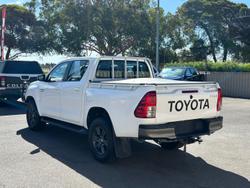 2023 Toyota Hilux SR