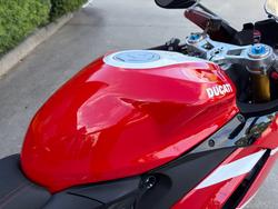 2024 DUCATI PANIGALE V2 BAYLISS 20TH ANNIV Red