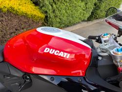 2024 DUCATI PANIGALE V2 BAYLISS 20TH ANNIV Red