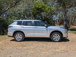 2025 Mitsubishi Outlander ES