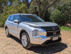 2025 Mitsubishi Outlander ES