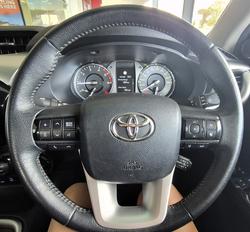 2022 Toyota Hilux SR5