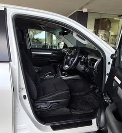 2022 Toyota Hilux SR5