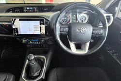 2022 Toyota Hilux SR5