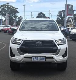 2022 Toyota Hilux SR5