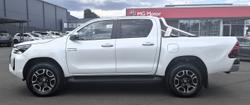 2022 Toyota Hilux SR5