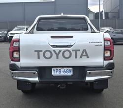 2022 Toyota Hilux SR5