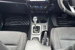 2022 Toyota Hilux SR5