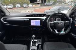 2022 Toyota Hilux SR5