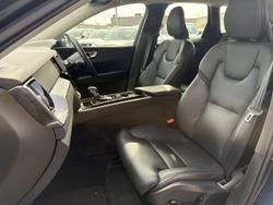 2021 Volvo XC60 T5 Momentum