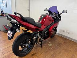 Triumph 2006 TRIUMPH 1050CC SPRINT ST RED