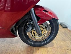 Triumph 2006 TRIUMPH 1050CC SPRINT ST RED