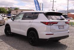 2023 Mitsubishi Outlander LS