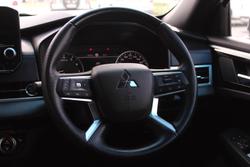 2023 Mitsubishi Outlander LS