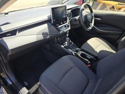 2020 Toyota Corolla Touring Hybrid S ZWE211W Black