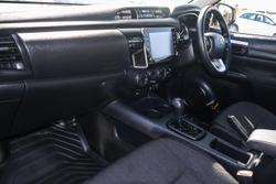 2023 Toyota Hilux SR