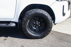 2023 Toyota Hilux SR