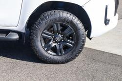 2022 Toyota Hilux SR