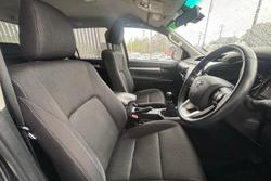 2023 Toyota Hilux SR5