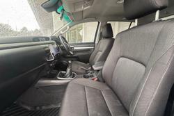 2023 Toyota Hilux SR5