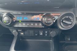 2023 Toyota Hilux SR5