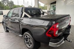 2023 Toyota Hilux SR5